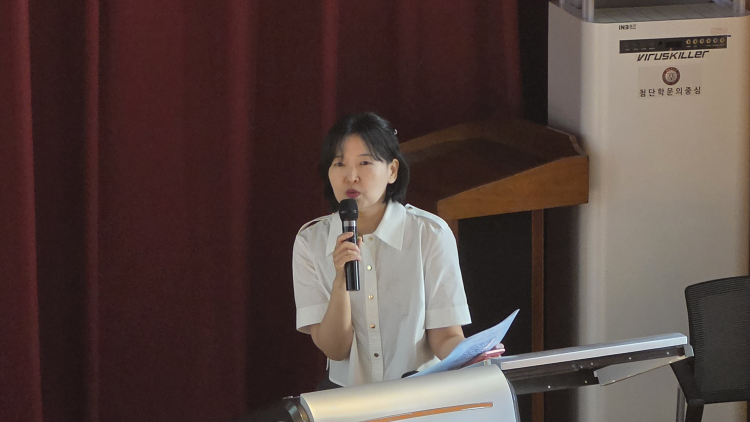 광운대학교 HUSS 사업단 이혜영 단장이 개회사를 진행하고 있다

